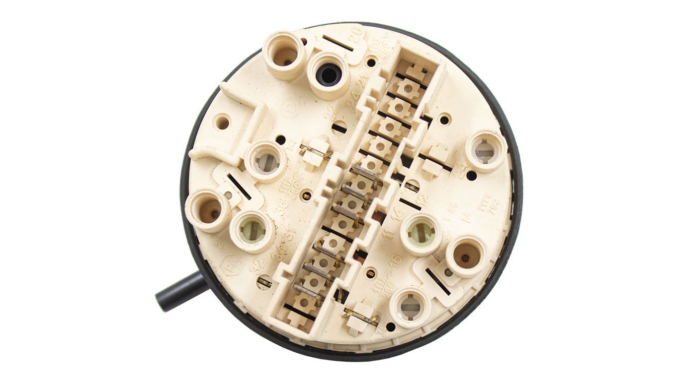 Прессостат (датчик уровня воды) для стиральной машины AEG ELECTROLUX ZANUSSI 124533552